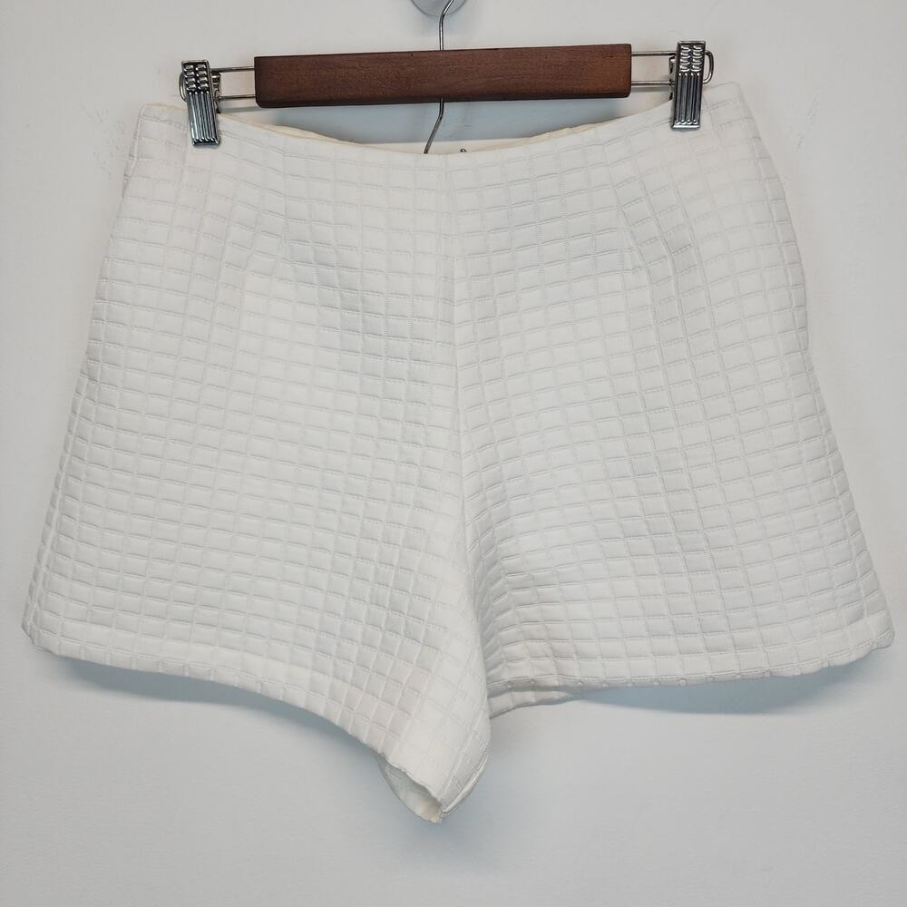 ASOS Womens Quilted Shorts Size 8 Ivory High Waist Pocket Chic City Stylish Posh - Picture 1 of 11